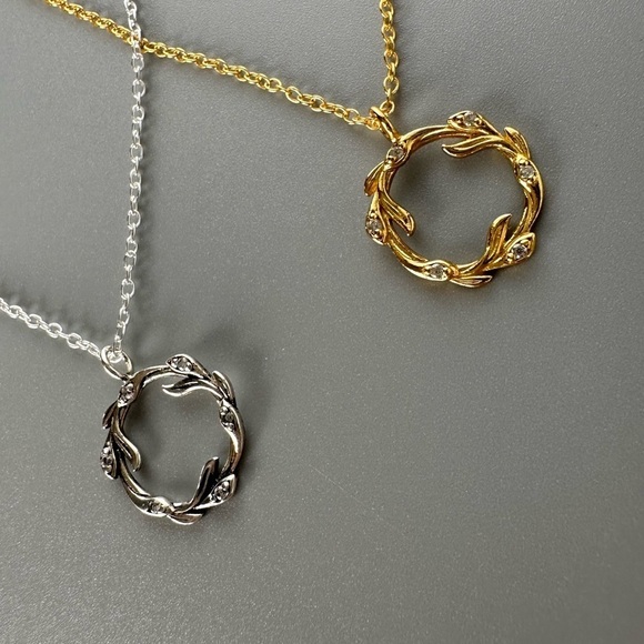 14k Gold Sterling Silver Round Wreath Pedant Necklace - Picture 16 of 17